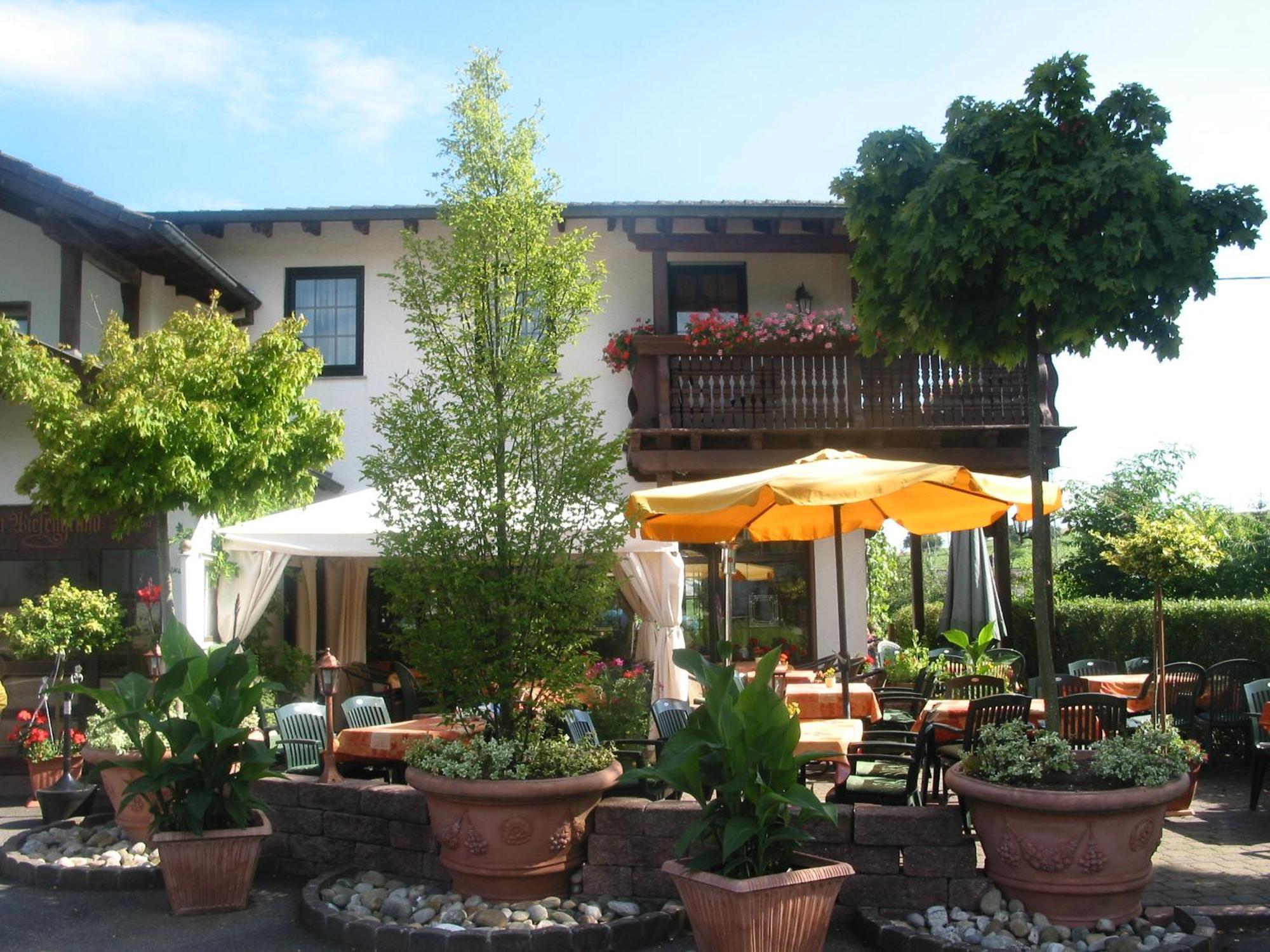 Restaurant Landgasthof Zum Wiesengrund Newel Exterior foto