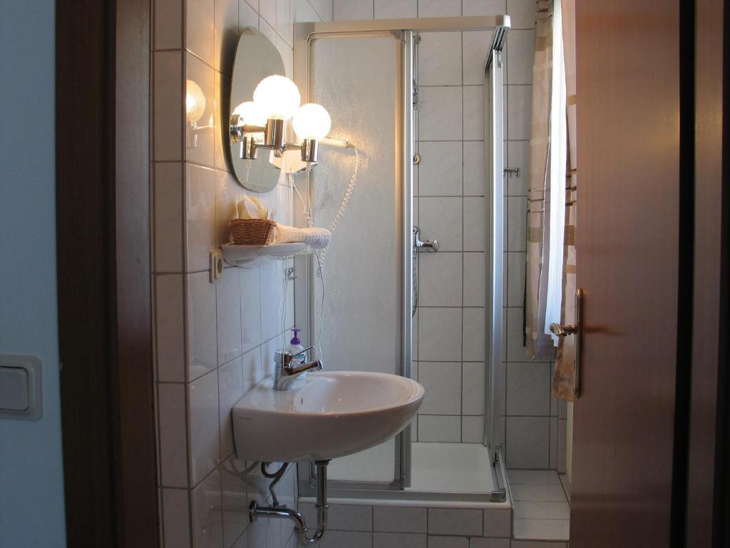 Restaurant Landgasthof Zum Wiesengrund Newel Zimmer foto