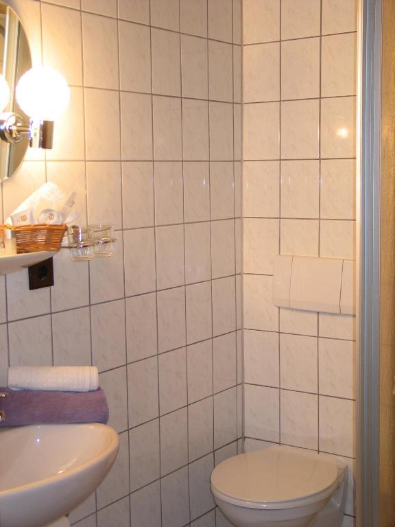 Restaurant Landgasthof Zum Wiesengrund Newel Zimmer foto