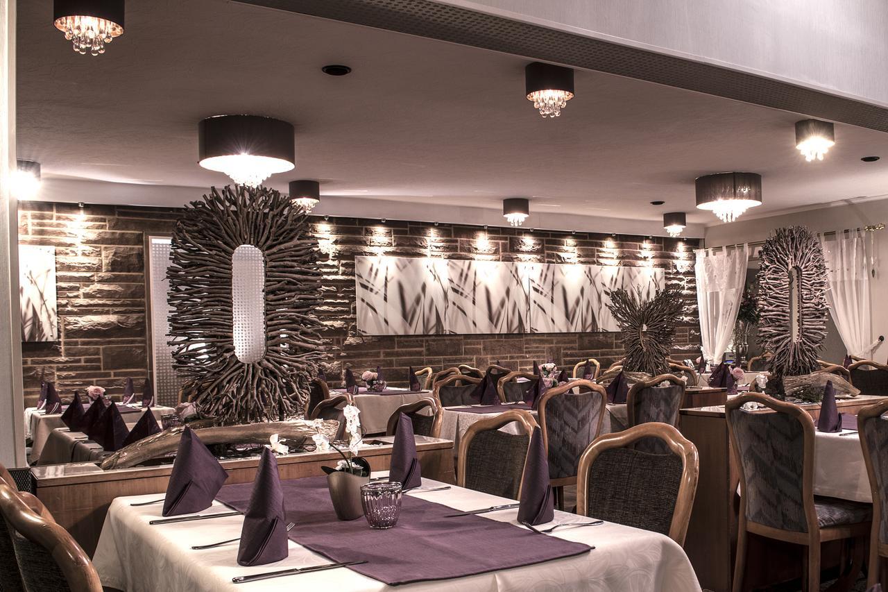 Restaurant Landgasthof Zum Wiesengrund Newel Exterior foto